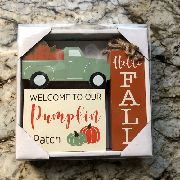 Other - NWT WOODEN FALL DECOR SET